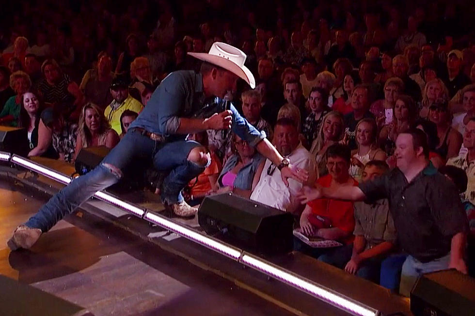 Justin Moore Shares Story Behind ‘You Look Like I Need a Drink’ at the Opry [Watch]