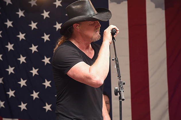 Louisiana&#8217;s Trace Adkins Shares Throwback Picture from His Football Days at LA Tech