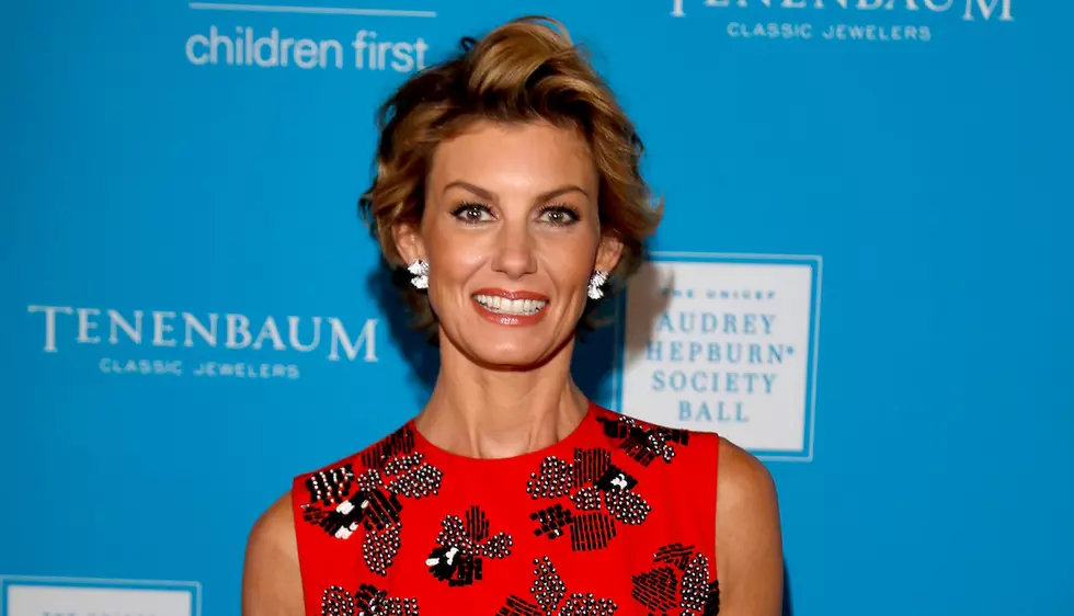 Faith Hill and Daughter Maggie Brake for Turtles