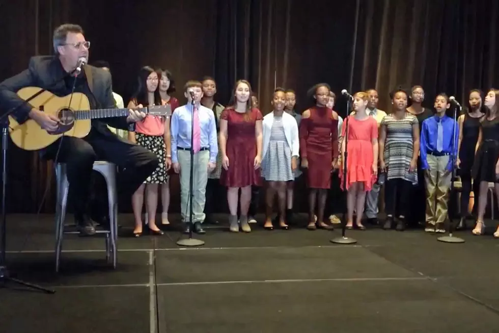 Vince Gill and Awesome Kids Choir Sing ‘What You Give Away’ in Nashville [Watch]