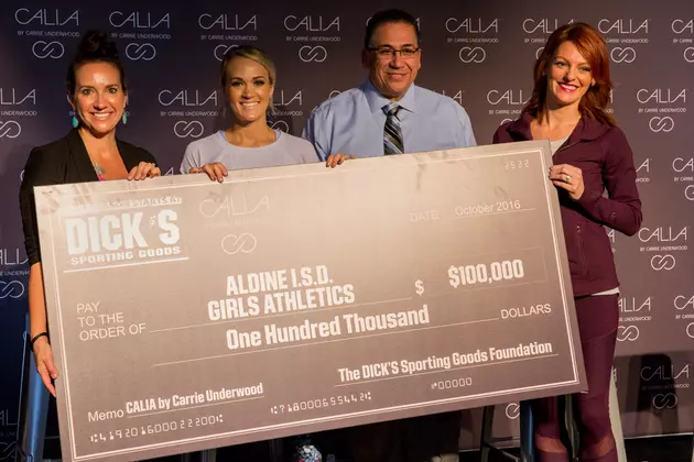 Carrie Underwood Helps Give Grant to Houston Girls&#8217; Athletics