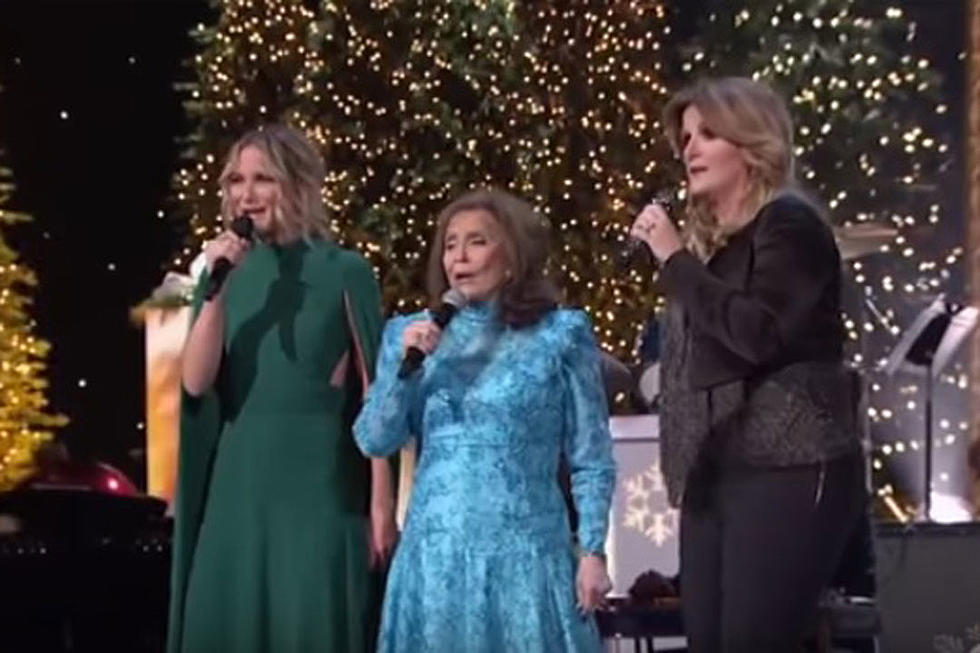 Loretta Lynn Sings ‘Country Christmas’ With Jennifer Nettles, Trisha Yearwood