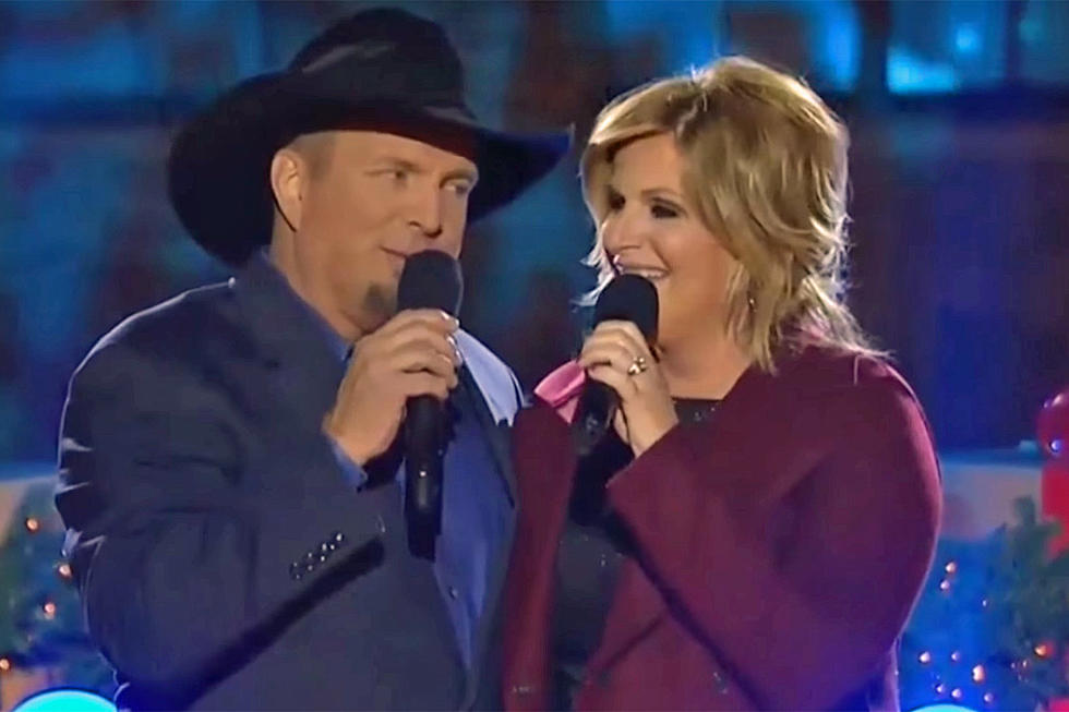 Garth Brooks, Trisha Yearwood Sing ‘Baby, It’s Cold Outside’ at Rockefeller Center