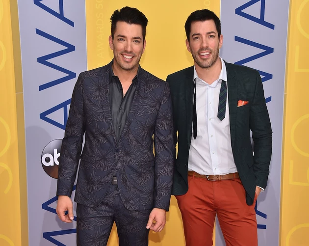 Property Brothers&#8217; Jonathan Scott Breaks &#8216;Magician&#8217;s Code&#8217; for St. Jude Kids