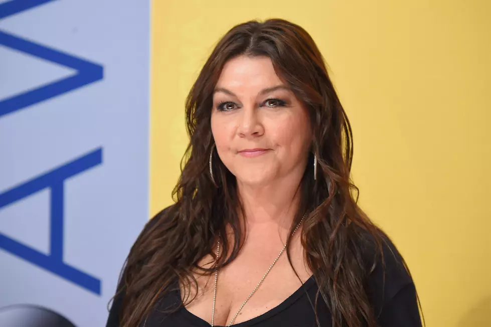 Gretchen Wilson Can Chew Tobacco and Drink Coffee at the Same Time