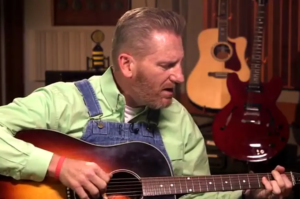 Rory Feek Gives Emotional First Public Performance Since Joey’s Death [Watch]