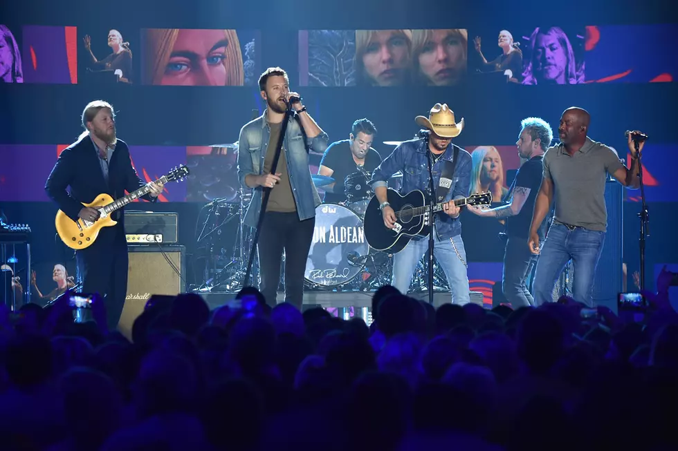 2017 CMT Music Awards Open With Soulful Gregg Allman Tribute [Watch]