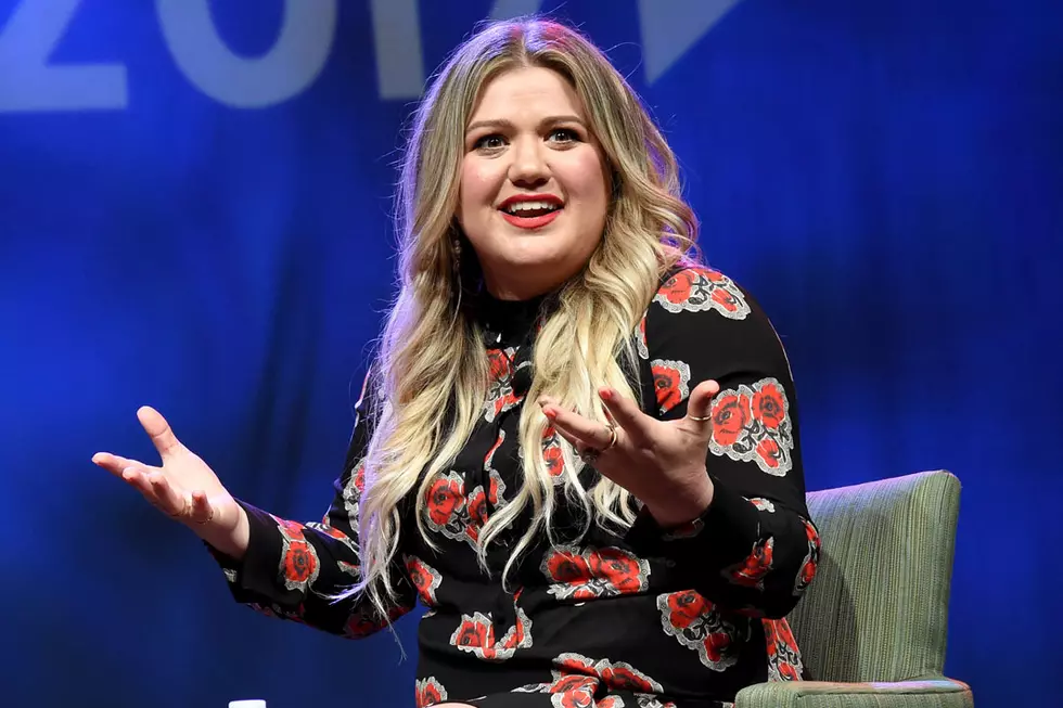 Kelly Clarkson Responds After Body Shamer Calls Her Fat