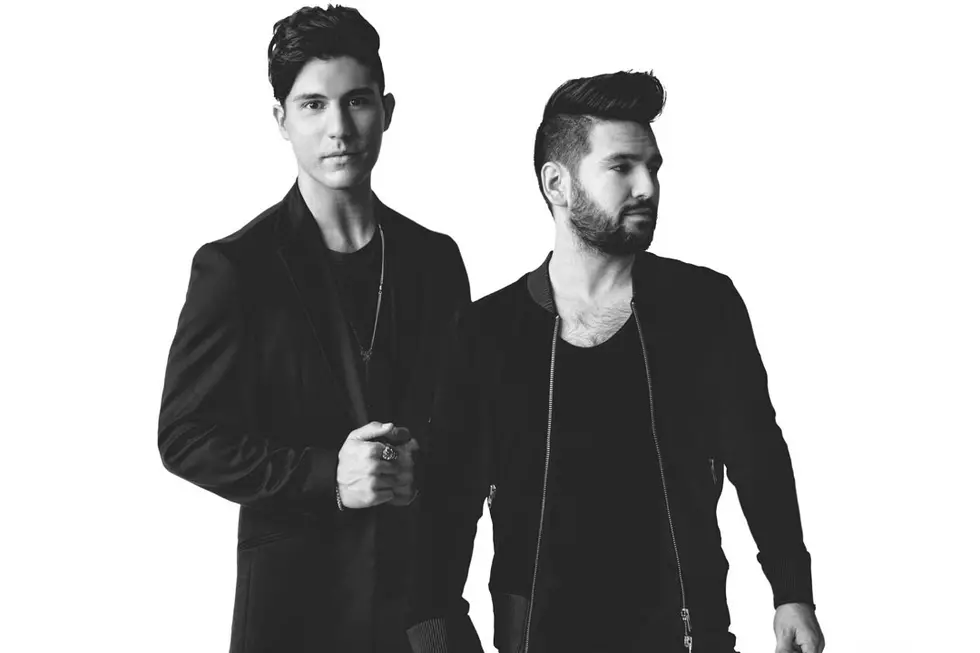 Traveling With Pets Can Be Tough, But Dan + Shay Are Experts
