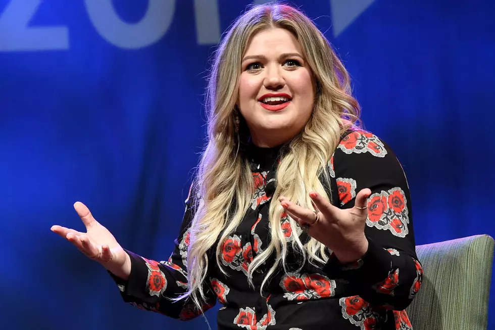 Kelly Clarkson on NFL Protests: ‘Respect What These Men/Women Fought For, Which Is a Democracy’
