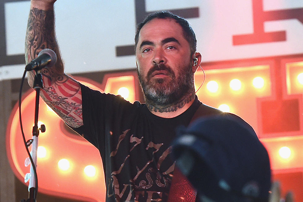 Aaron Lewis Drops Controversial ‘Am I the Only One’ Off at Radio [Listen]