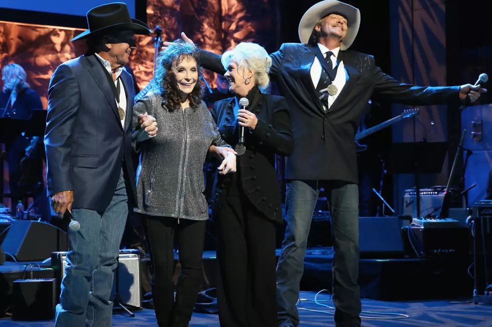 See the Best Pictures From Alan Jackson’s Country Music Hall of Fame Induction