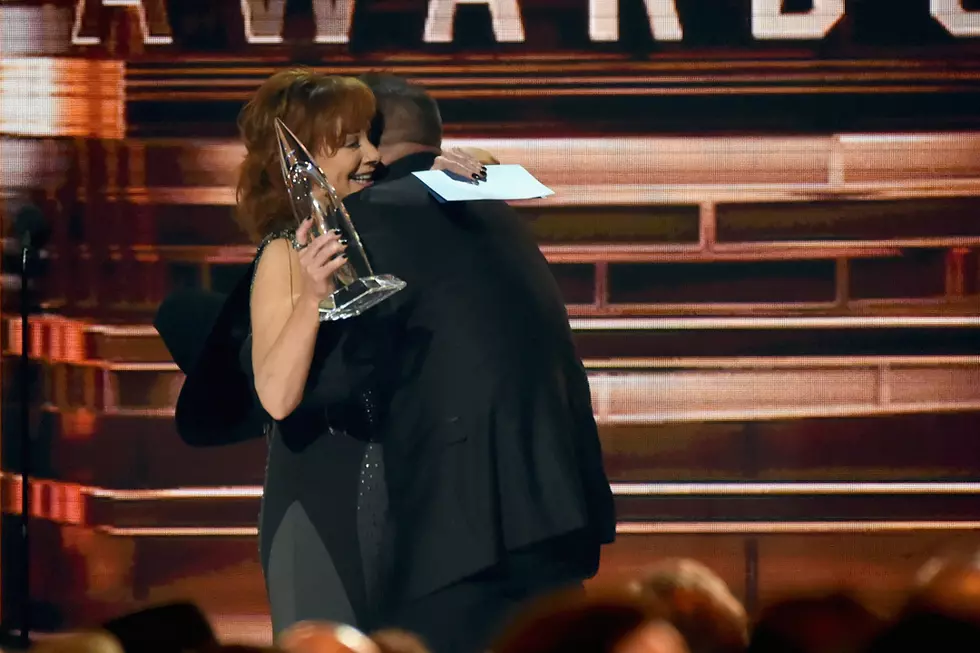 Reba McEntire to Garth Brooks After Lip-Syncing Controversy: I Got You, Boo!