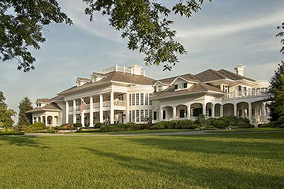 You&#8217;ve Never Seen Anything Like Alan Jackson&#8217;s Old Mansion! [Pictures]