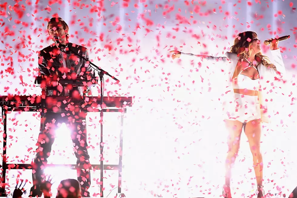 Maren Morris, Zedd Ignite Billboard Music Awards With Hot ‘The Middle’ Performance