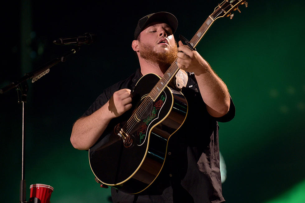 Luke Combs Announces Show at United Supermarkets Arena
