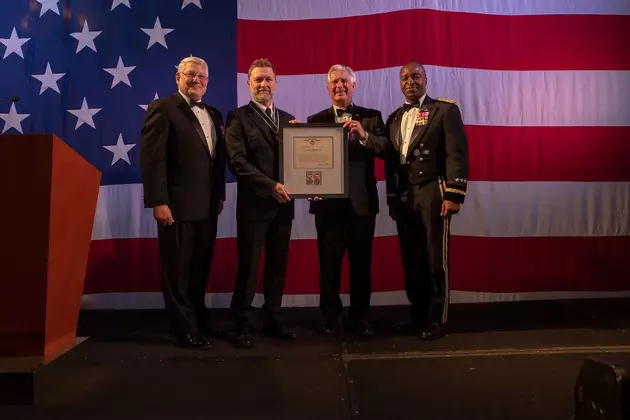 U.S. Army Honors Craig Morgan With Civilian Service Medal