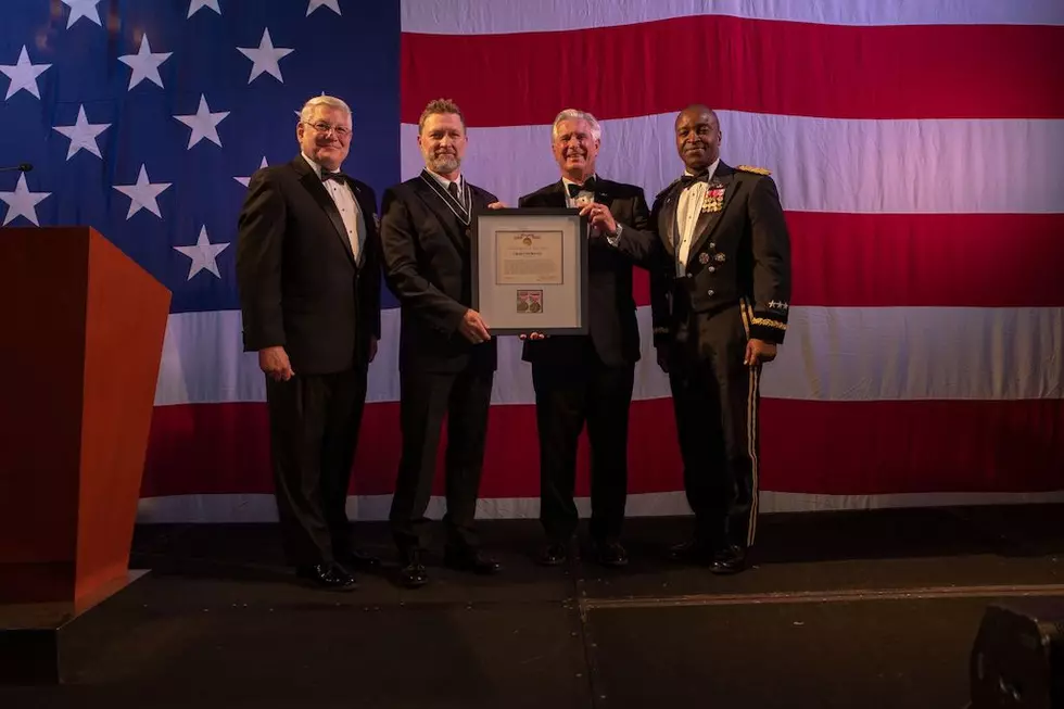 Army Honors Craig Morgan With Civilian Service Medal