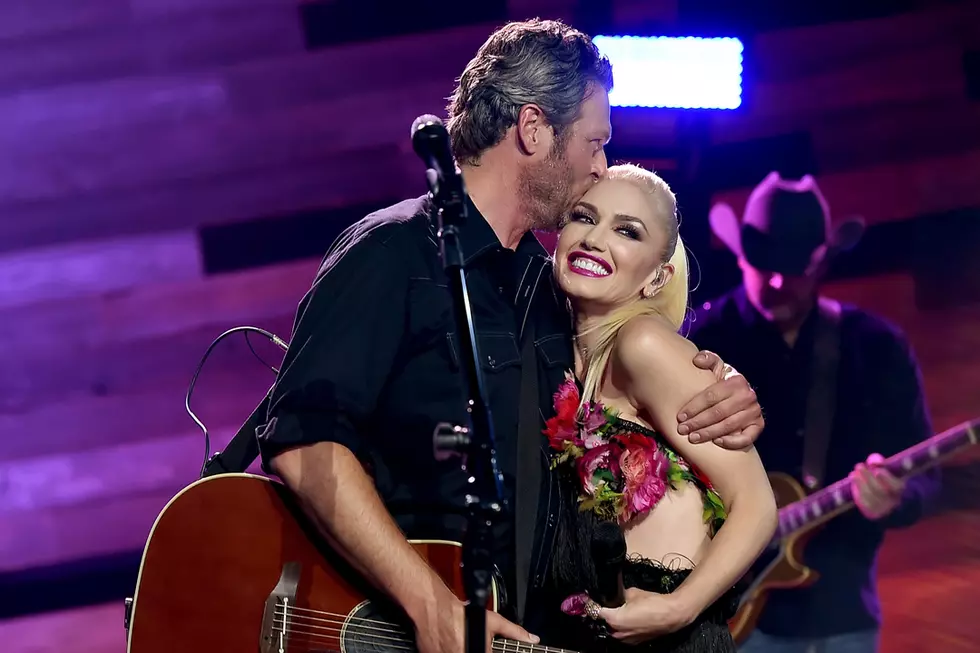 Blake Shelton and Gwen Stefani Are Totally Smitten in Throwback ‘The Voice’ Pic