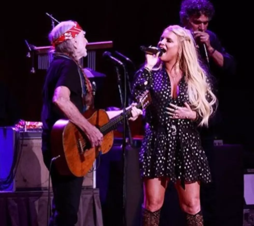 Jessica Simpson Joins Willie Nelson on Stage for First Performance in Nearly a Decade [Watch]