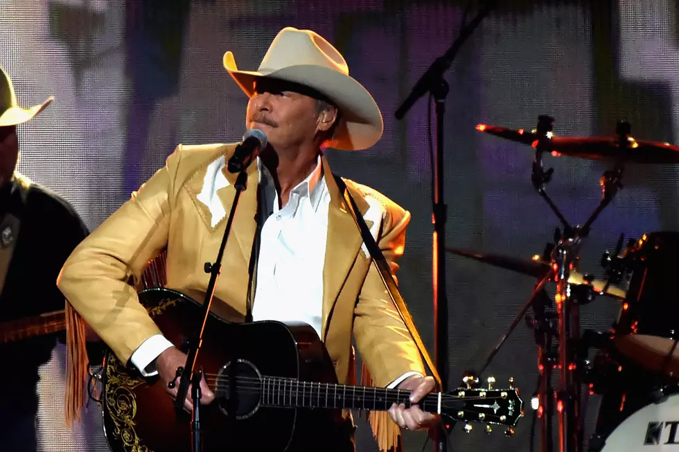 News Roundup: Alan Jackson Honored With Hometown Mural + More