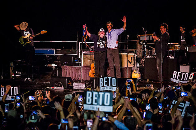 Willie Nelson Debuts New Song For Beto O&#8217;Rourke Rally, &#8216;Vote &#8216;Em Out&#8217;
