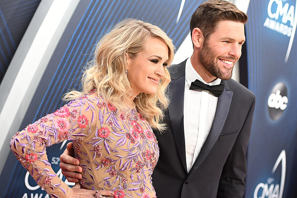 Carrie Underwood Is So Pregnant, She&#8217;s Now Wearing Her Husband&#8217;s Clothes
