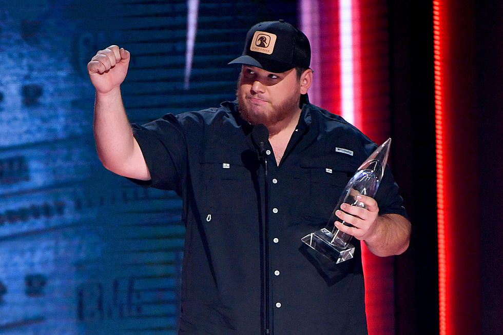 Luke Combs Wins New Artist of the Year at 2018 CMA Awards
