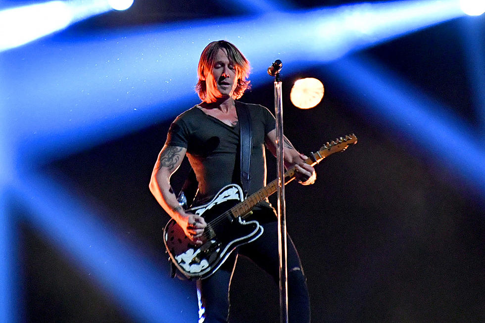 Keith Urban Is ‘Never Comin’ Down’ at the 2018 CMA Awards