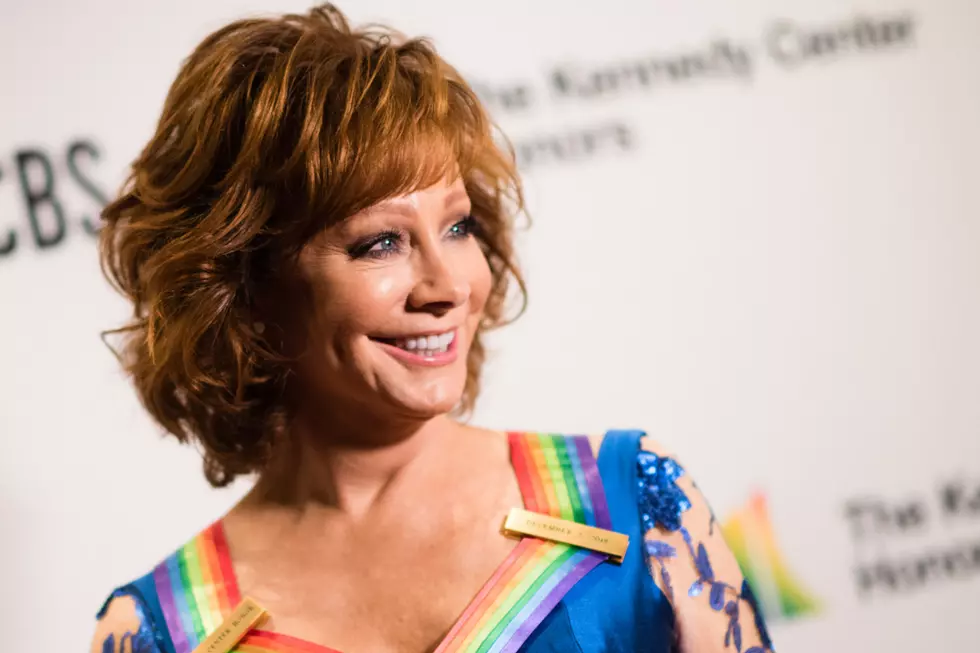 Kelly Clarkson Gets Emotional About Reba McEntire at 2018 Kennedy Center Honors [Watch]