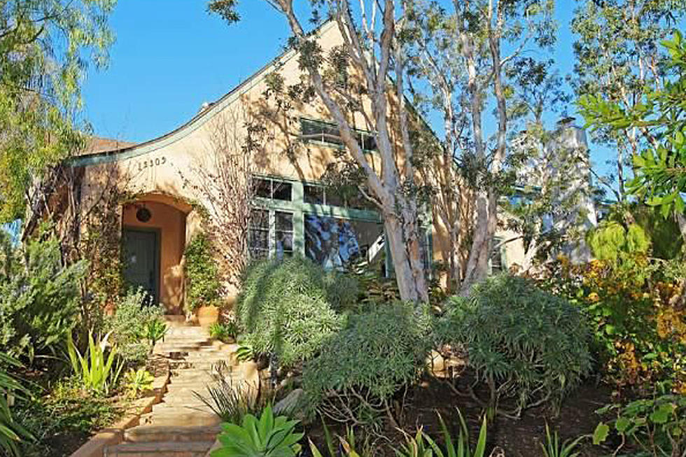 See Inside Brad Paisley’s Historic Former California House [Pictures]