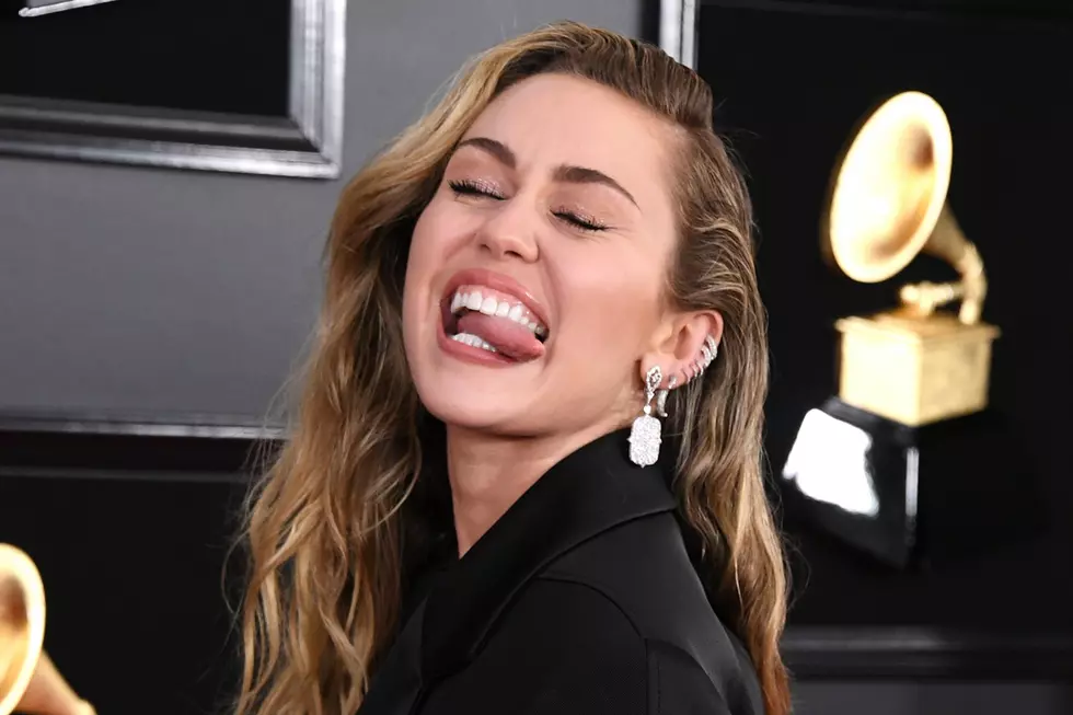 Miley Cyrus and Family Get Silly on the 2019 Grammys Red Carpet