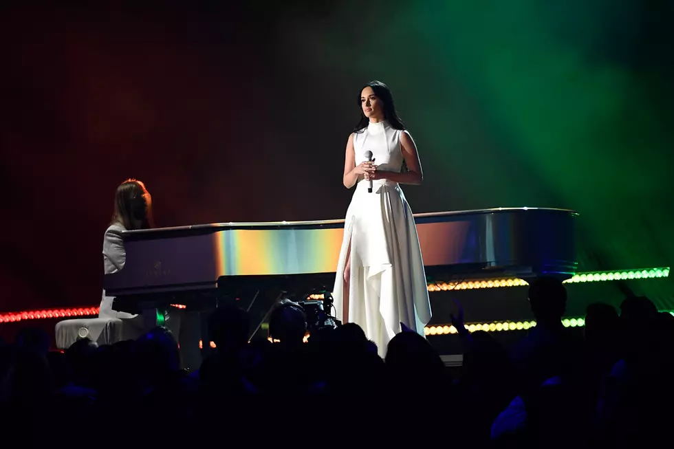 Kacey Musgraves Delivers Delicate ‘Rainbow’ at 2019 Grammy Awards