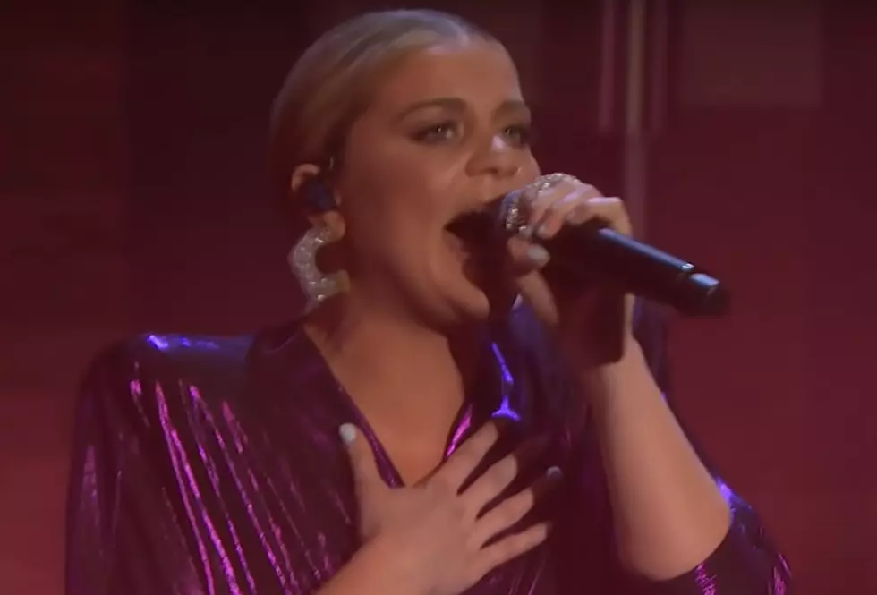 Lauren Alaina Brings the '90s to 'Late Night With Seth Meyers' 