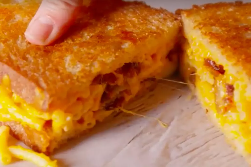 This Mac & Cheese Grilled Cheese Sandwich Will Make Your Day