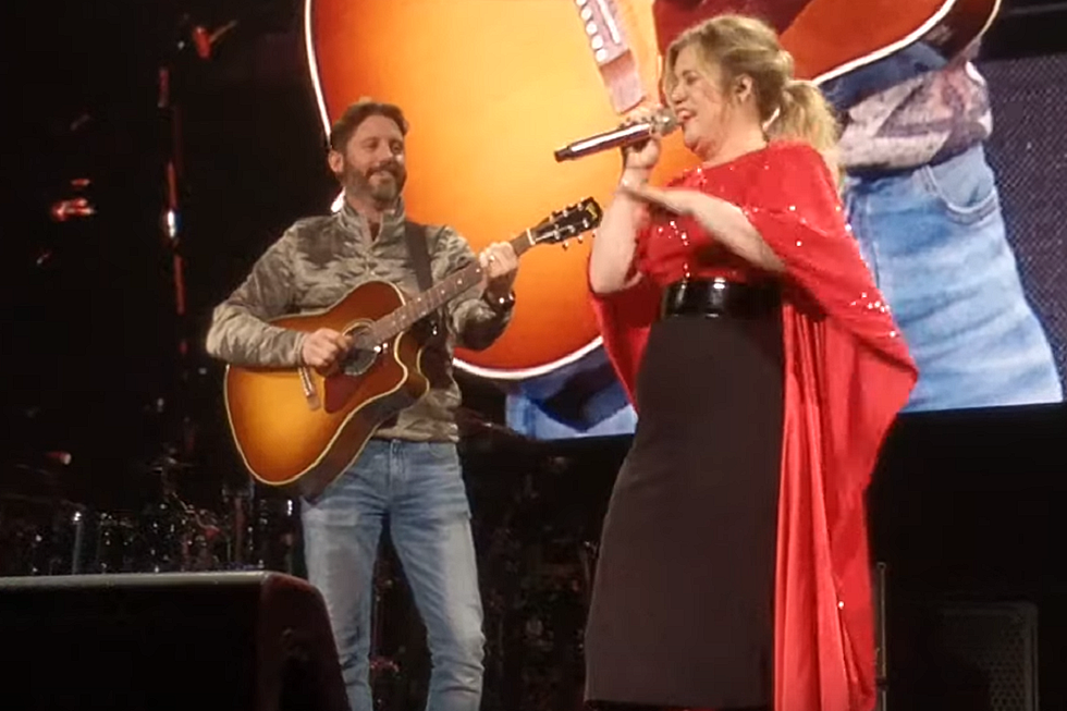 Kelly Clarkson’s Husband Surprises Her Onstage, Moves Her to Tears [Watch]