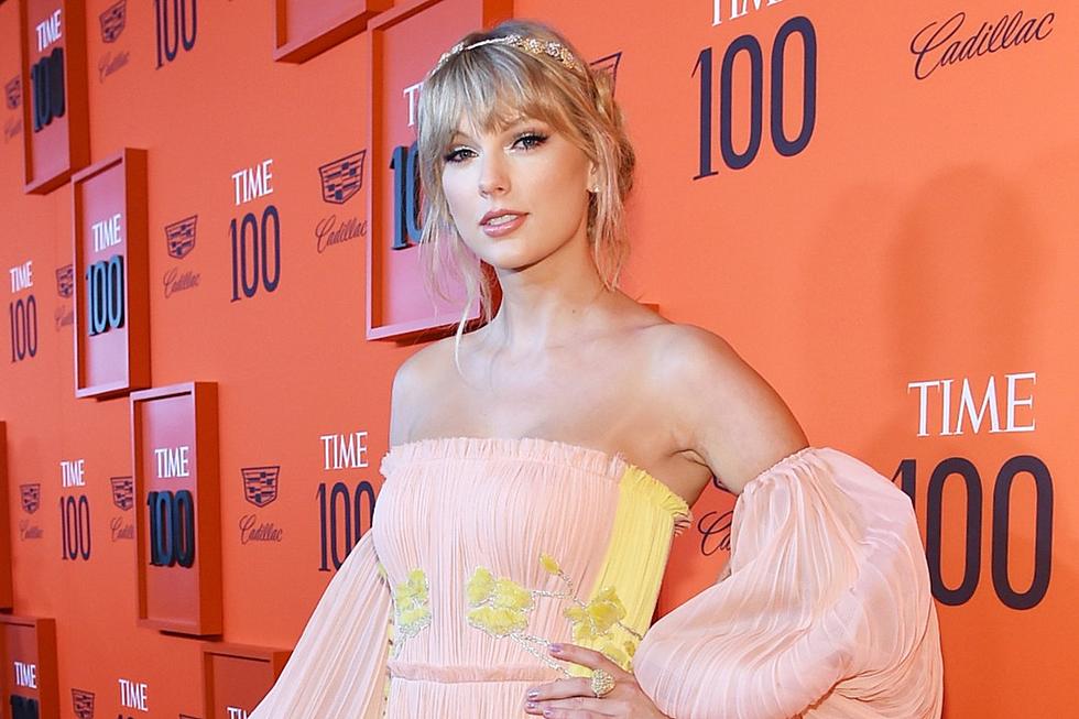 Taylor Swift Dazzles at Time 100 Gala With Acoustic Concert [Watch]