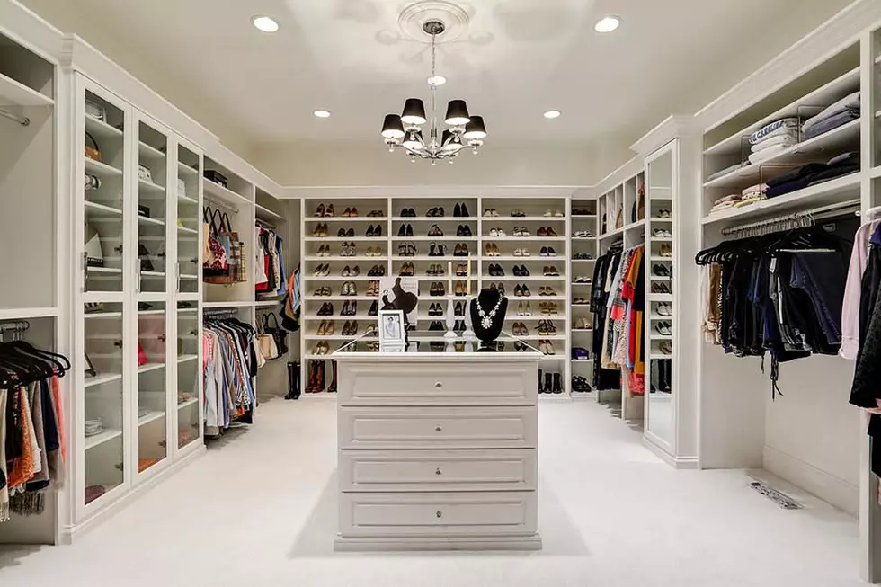 See Inside Country Stars’ Most Amazing Closets [Pictures]
