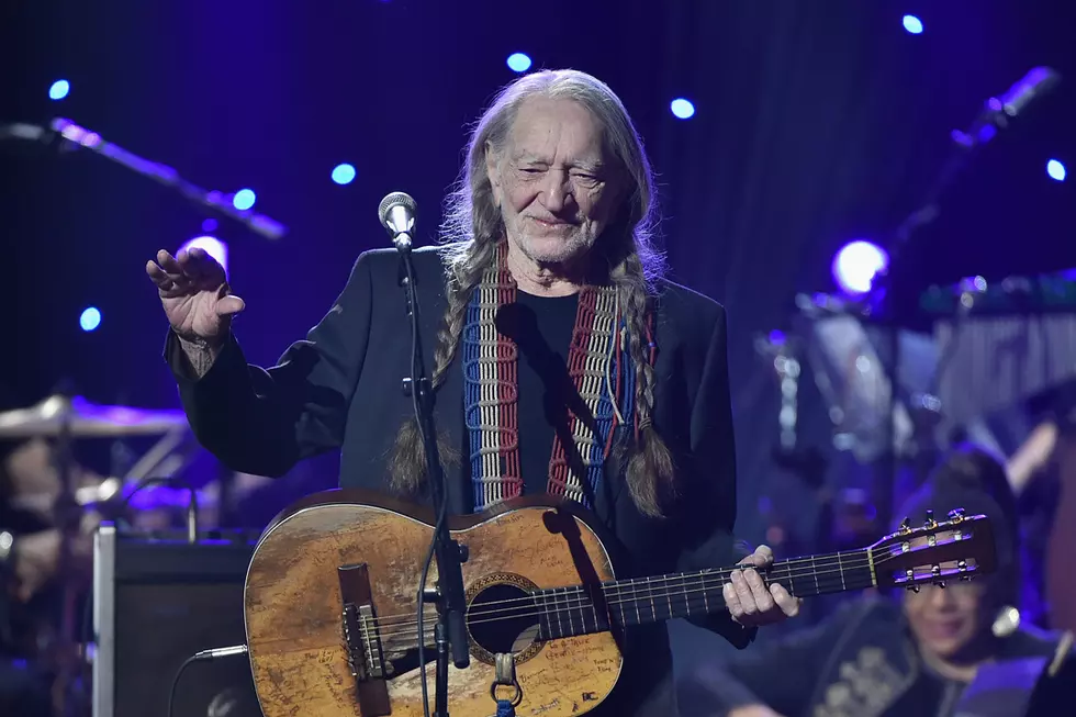 Remember When Willie Nelson Cut Off His Trademark Long Braids?
