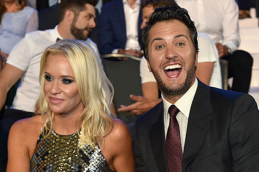 Luke Bryan Spends Time Off Swimming With Pigs