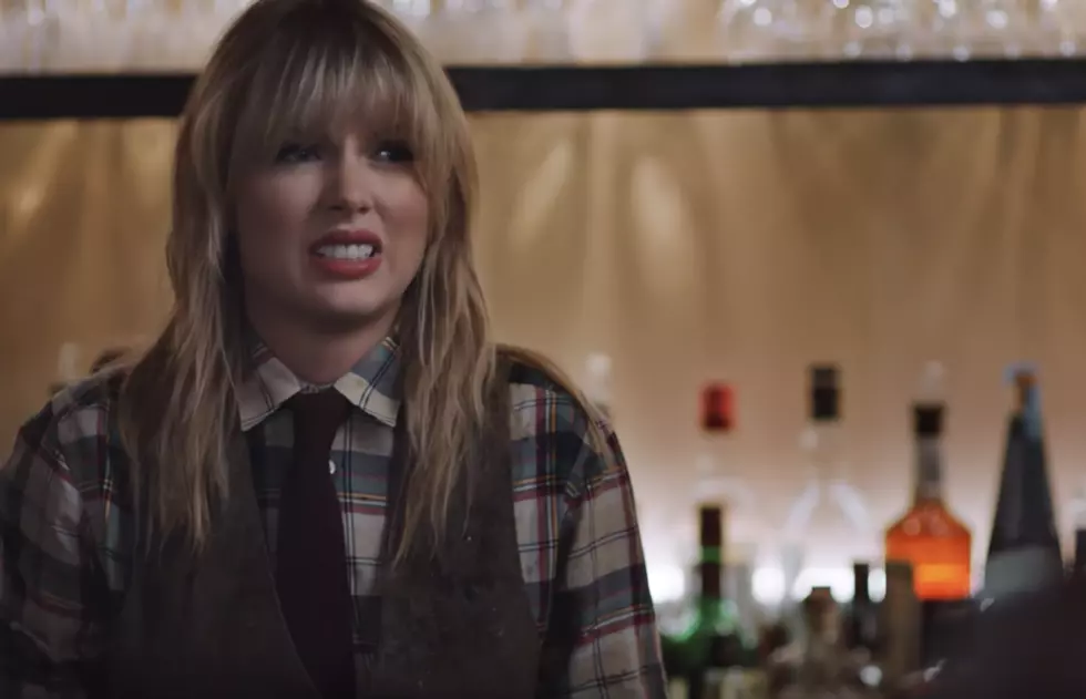 Taylor Swift’s New Capital One Commercial Shows She’d Be a Terrible Bartender