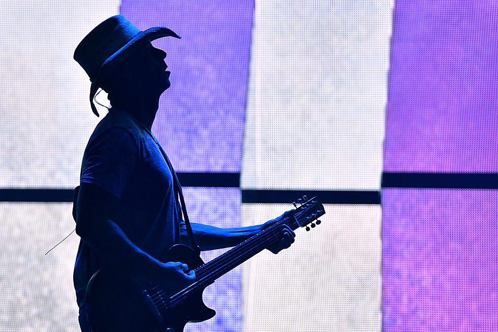 Kenny Chesney Releases Art Book for Fan Club