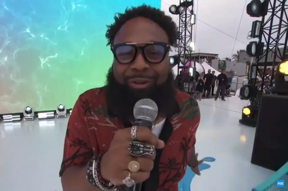 Blanco Brown Brings &#8216;The Git Up&#8217; to 2019 Teen Choice Awards [Watch]