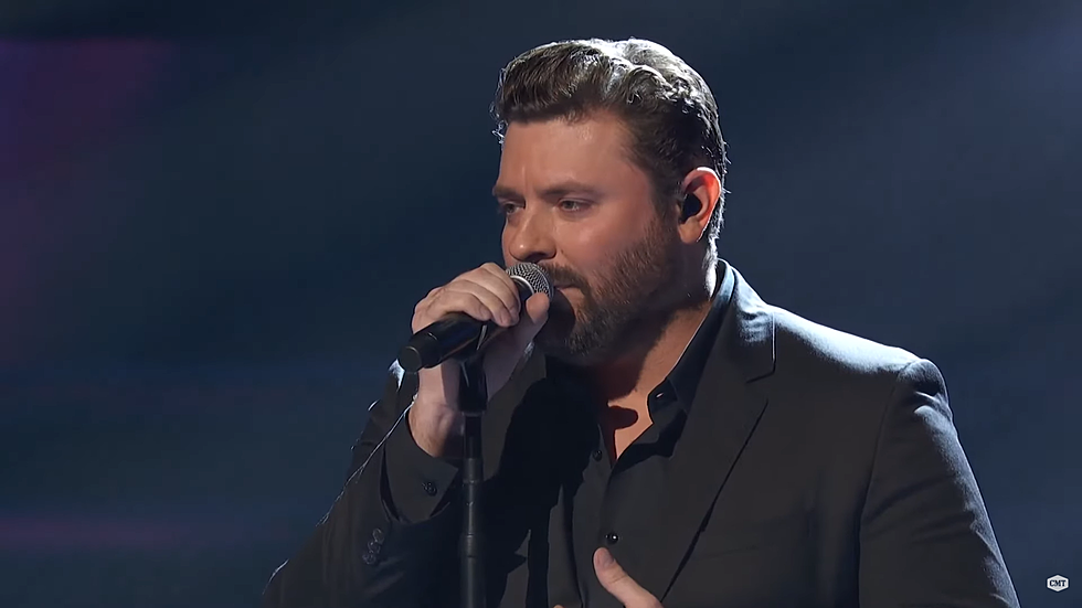 Chris Young Performs &#8216;Drowning&#8217; in Honor of Kane Brown&#8217;s Late Drummer
