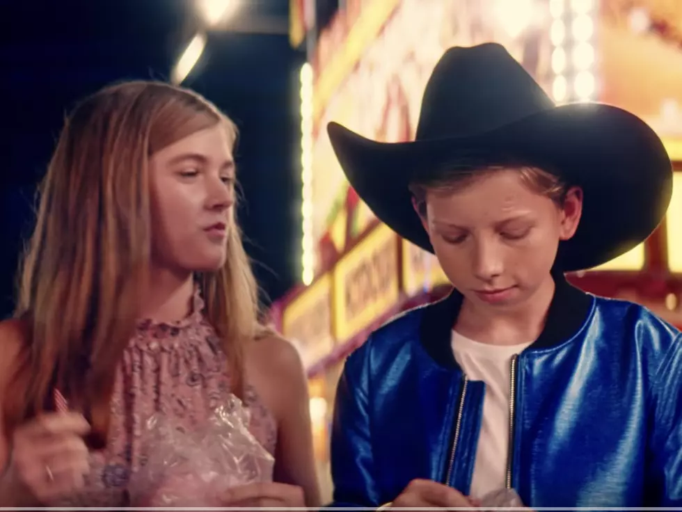 Is Mason Ramsey on a Date in New ‘How Could I Not’ Video?