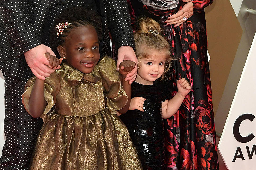 Thomas Rhett's Little Girls Steal the Show on CMA Awards Carpet