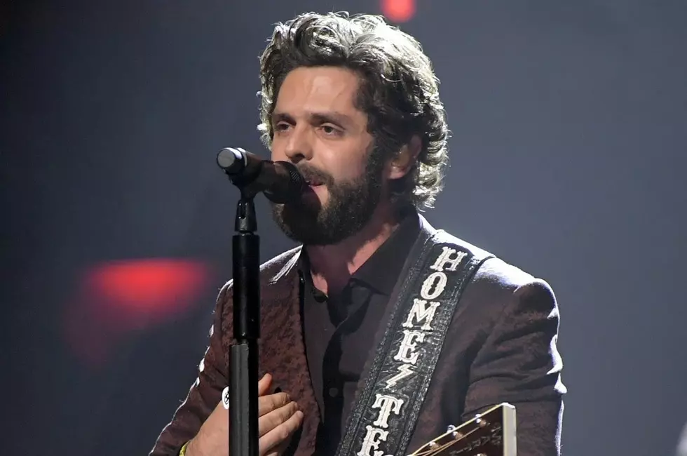 Thomas Rhett Shares Two Christmas Songs, Including Brand-New ‘Christmas in the Country’ [Listen]