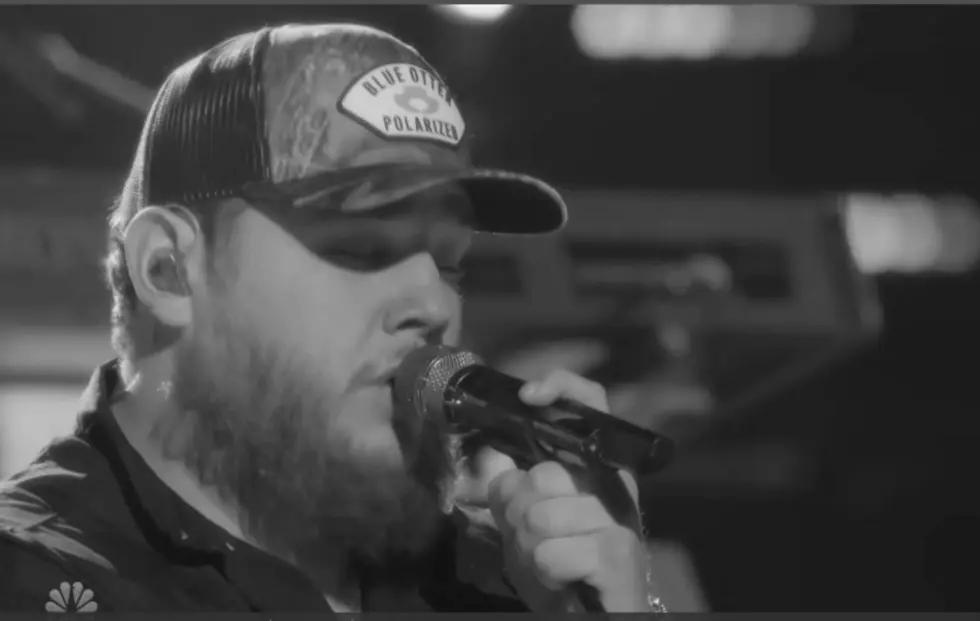 &#8216;The Voice': Luke Combs Performs &#8216;Even Though I’m Leaving&#8217; on Season Finale