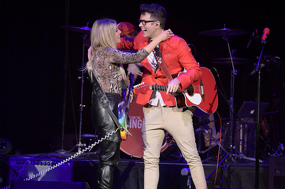 See Lindsay Ell Sing ‘I Don’t Love You’ in Front of Ex-Boyfriend Bobby Bones