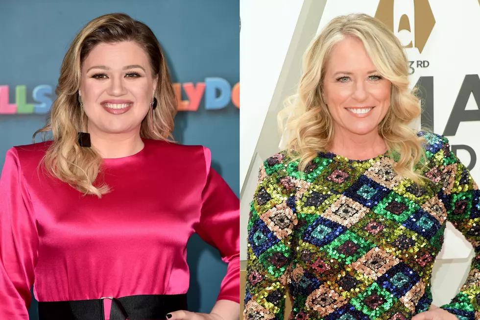 WATCH: Kelly Clarkson Covers Deana Carter's 'Strawberry Wine'